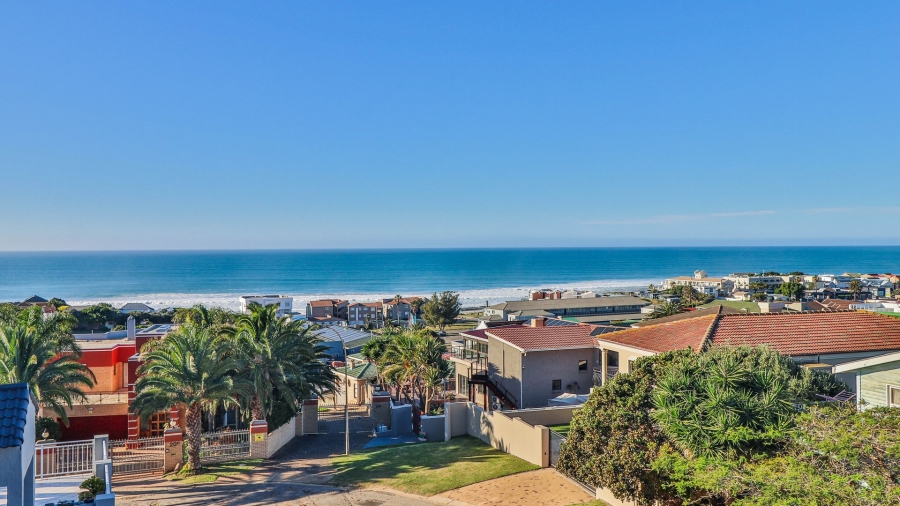 4 Bedroom Property for Sale in Wavecrest Eastern Cape